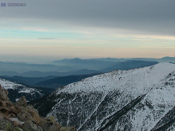 A pesar de las nubes el aire estaba muy claro y desde la cresta se veia hasta el Montseny.