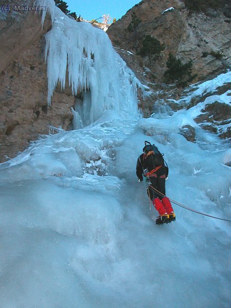 Farell empeiza a abrir la segunda cascada, ya más potentilla.