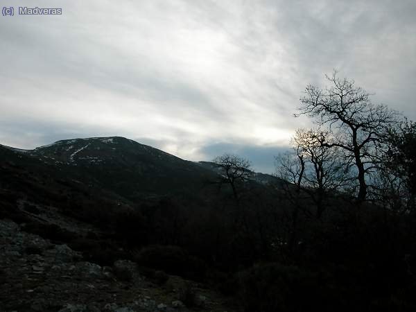 Era bastant pronto y el dia aun amanecia bastante tapado. Empezamos a ver la nieve