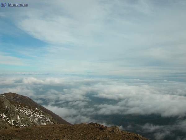 Un poco e niebla por debajo  :-p