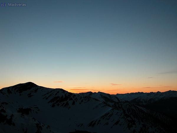 Amanece sobre las montañas de Andorra