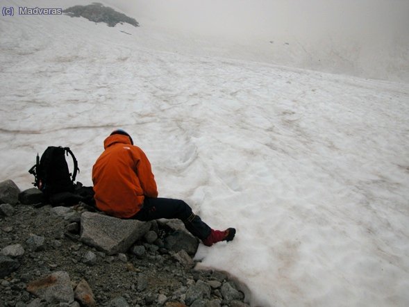 Esperando a que levante la niebla para ver donde esta el corredor