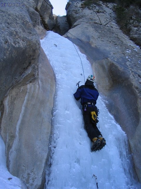 A mitad de cascada... coñe.. diria que es Pau.. ¿y Dave?