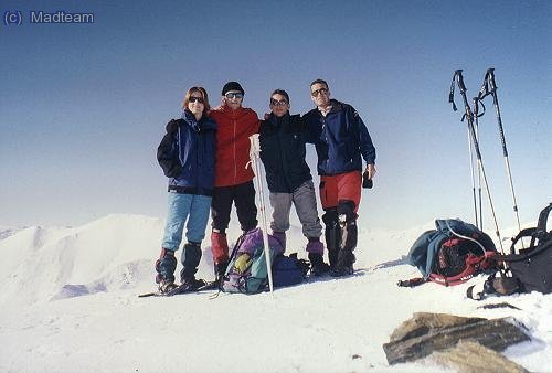 La foto de cima: Carme, MadJaume, Sergi y Madveras