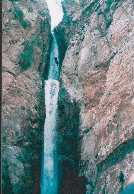 rapel en la cascada de vallecito, stgo. chile