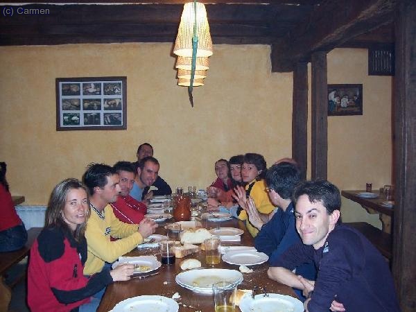 Y esto ya es en la cena: Eva, Jose, ette...no me acuerdo!!, Iñaki, Eneko, y a la decha. Nagore, María, Vinyet, Ricardo, Fern y Rafa