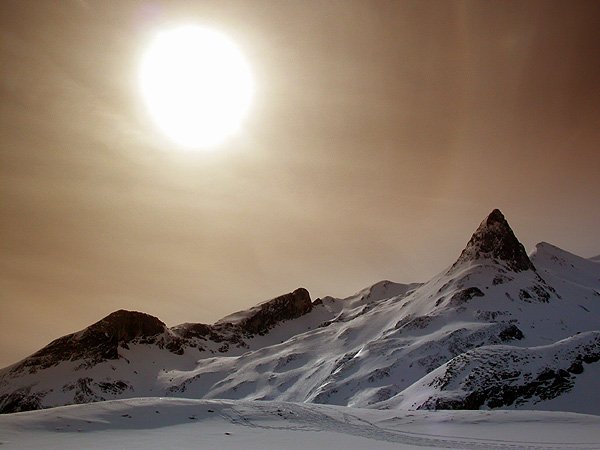 Circo de Aneu. Suaves laderas, cumbres altaneras y llamativas luces