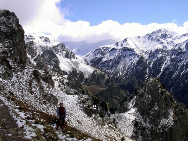 les roques de tot lo món i les vessants del balandrau al fons