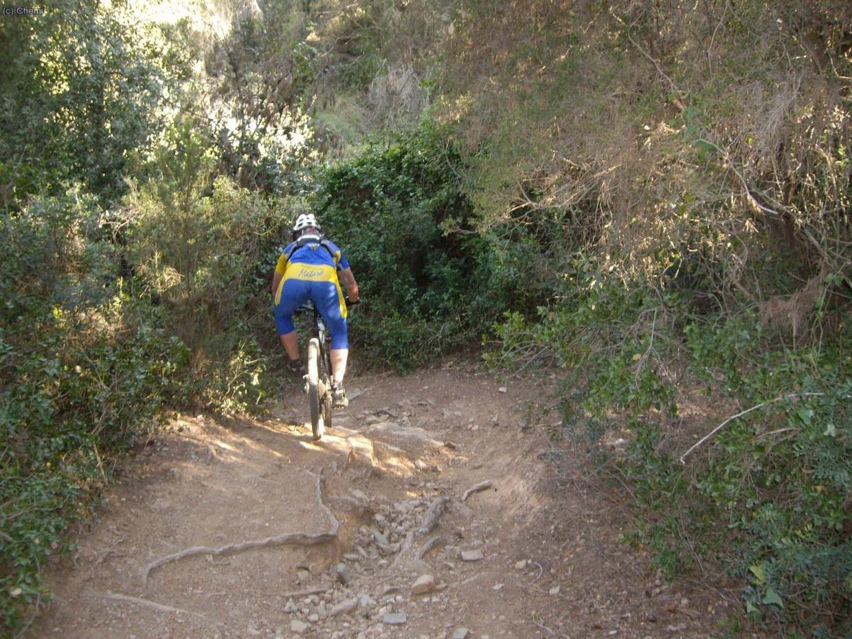 Juanillo bajando una trialera