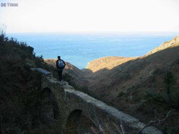 Hacia San Sebastián junto a mar