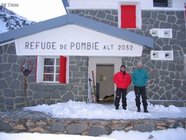 En la puerta del refugio