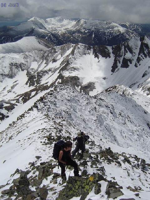 Subiendo por la cresta del Coma Pedrosa