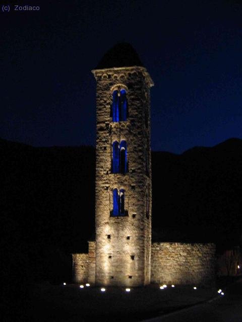 iglesia de noche desde el coche, guapísima vista en realidad