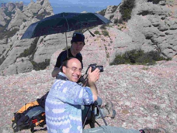 Pratenc en la cima, con el trípode, Zodiaco con el paraguas para la solanera