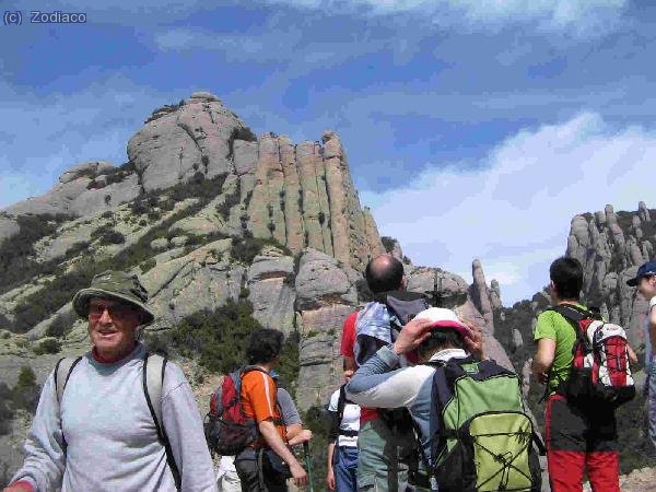 el lado bonito de Jordi, y más miembros del grupo. El pico más alto es el Montgrós, ya subido.