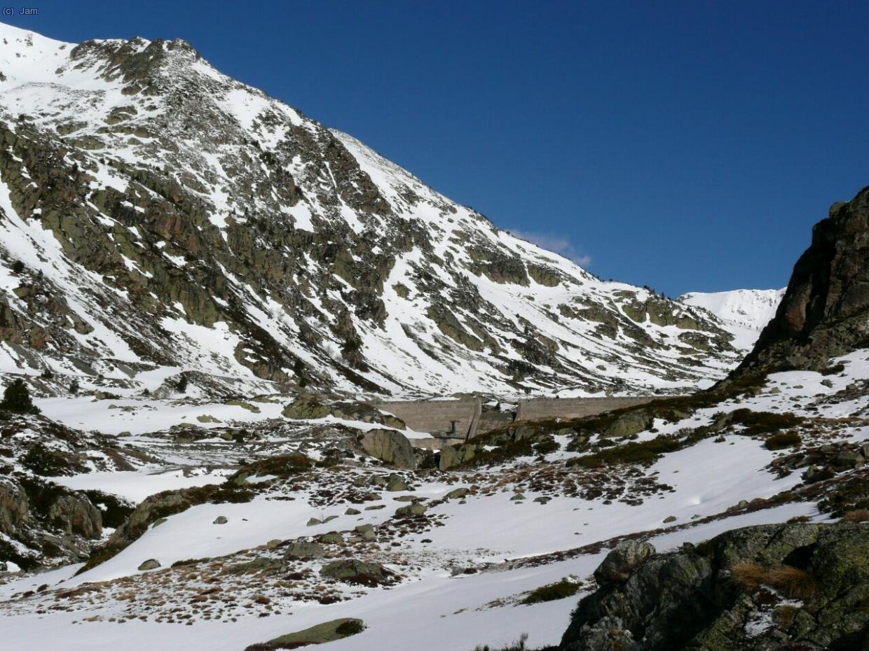 Un primer estany a la vall d