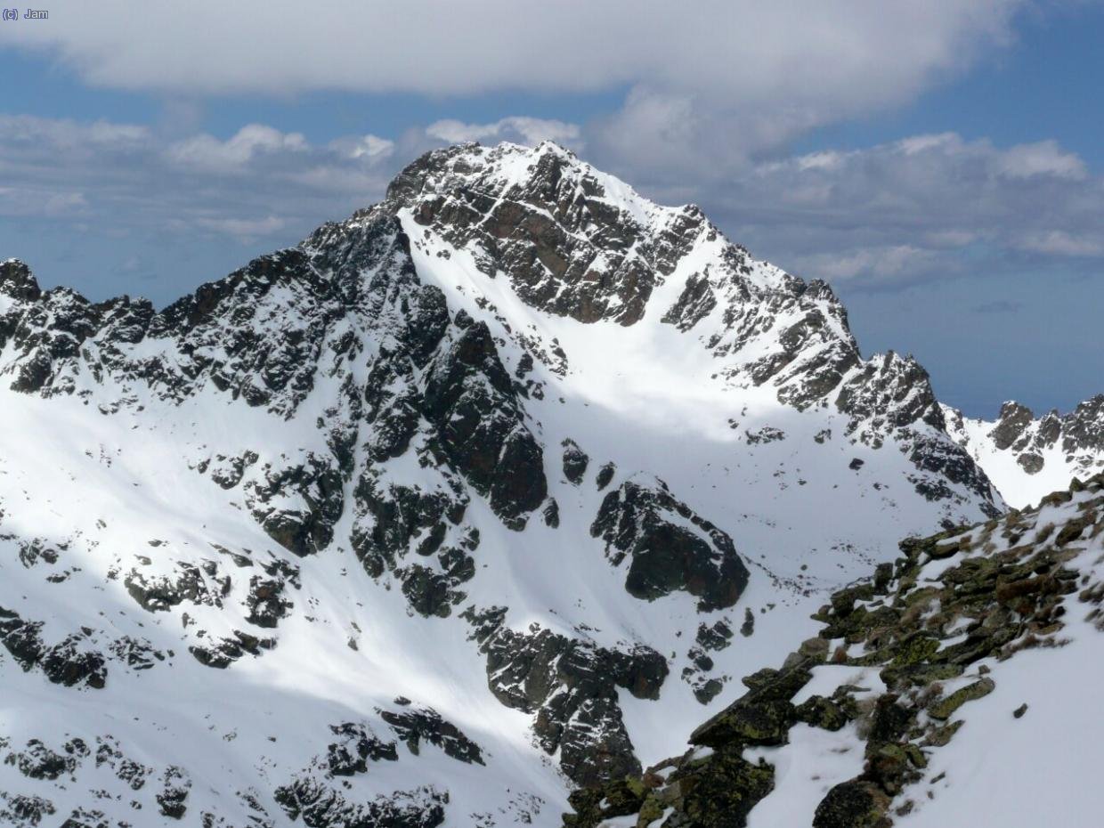 El pic de Fontargenta i al fons el Rulhe.