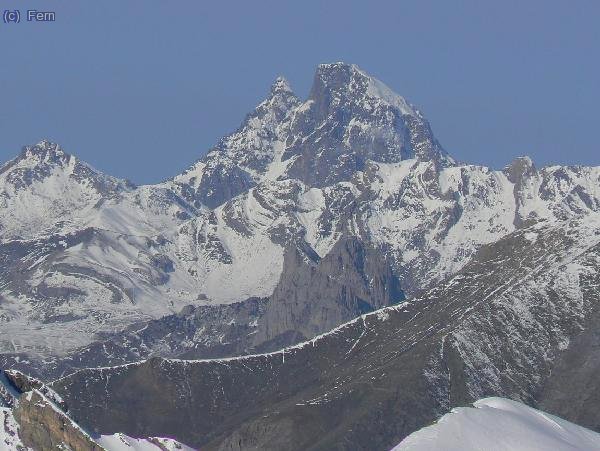 El Midi d´Ossau y Peña Foratata delante