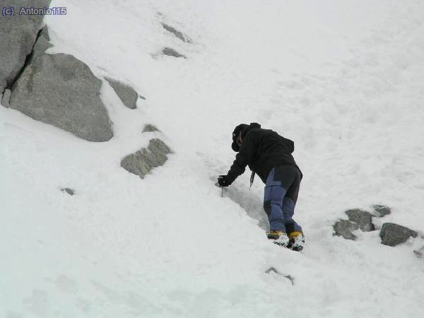 Bajando el collado, aquí hay piedra