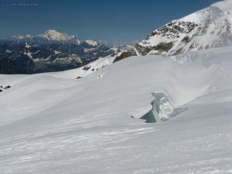 Grietas en el glaciar de Lys