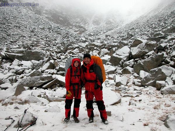 Llegando al collado de Peguera, con el mal tiempo acompaÃ±andonos