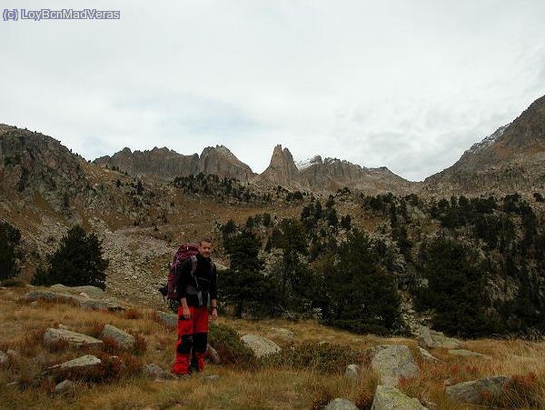 Madveras con las Agulles dÂ´Amitges, el pic dÂ´Amitges y el tuc de Saboredo al fondo