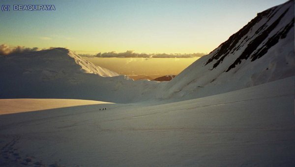 a la matinada al glaciar de Kahiltna