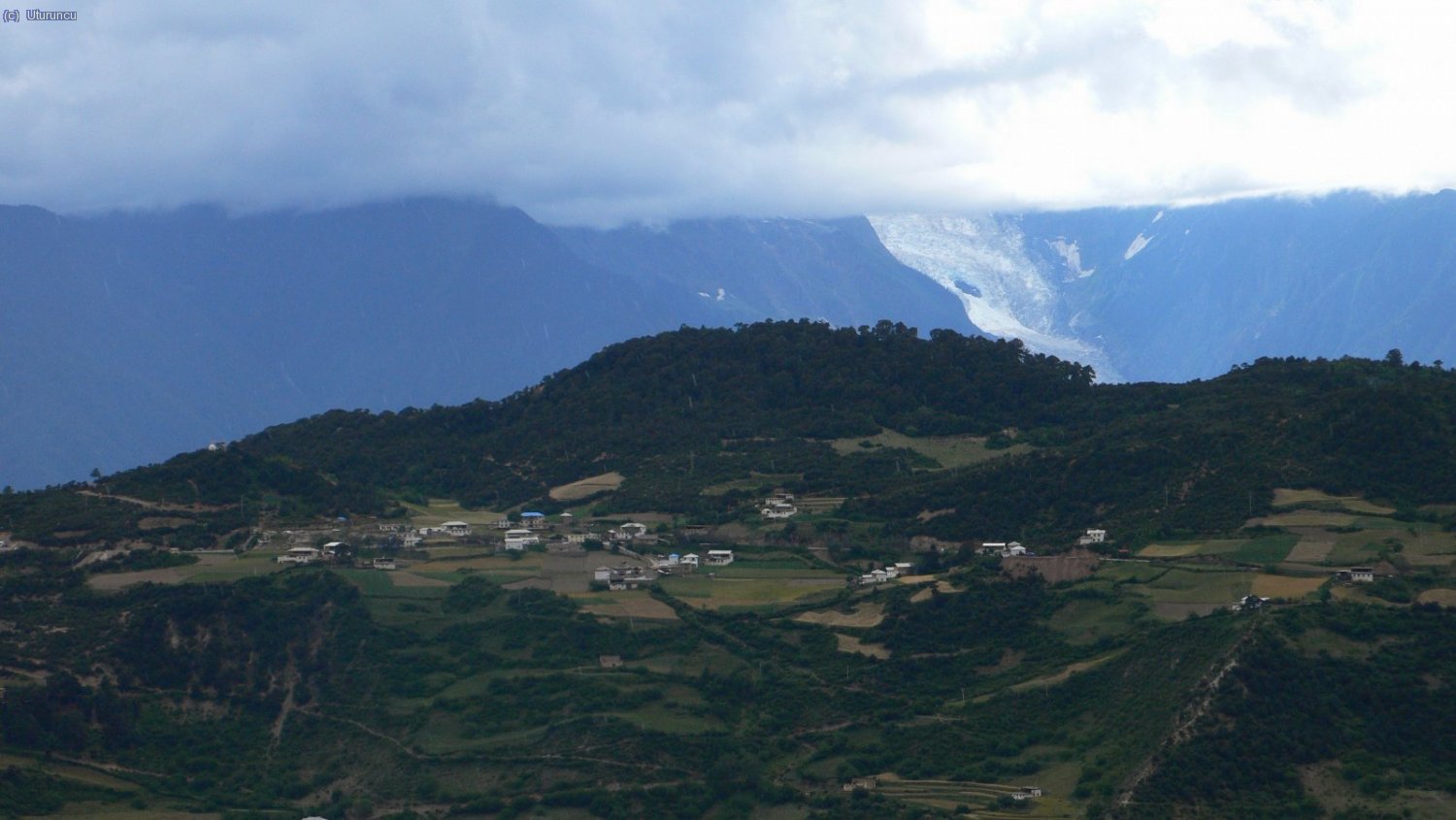 Glaciar de Mingyong a distancia