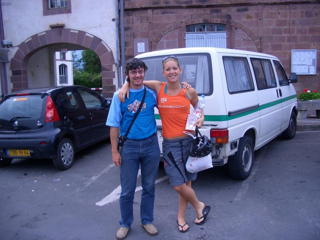 En sant jean, Elena con nuestro amigo Fern, q nos acerco desde pamplona.