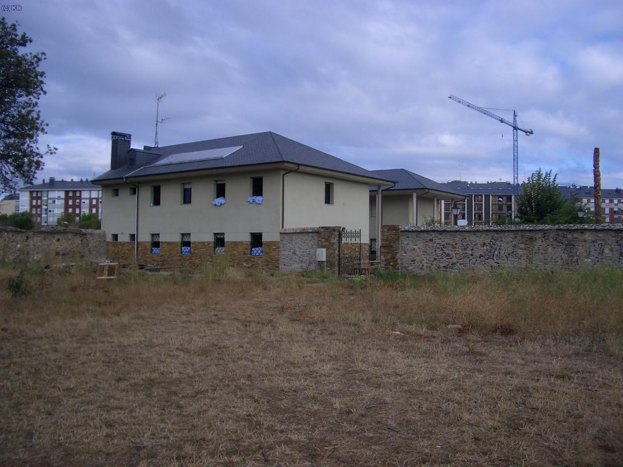 ponferrada, el albergue.. la foto es desde la tienda ya q acampamos justo delante