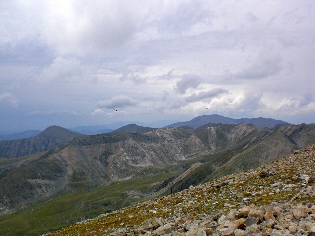 Vistes de la vall on passa el GR-11 camí de Núria passant per Tirapits.